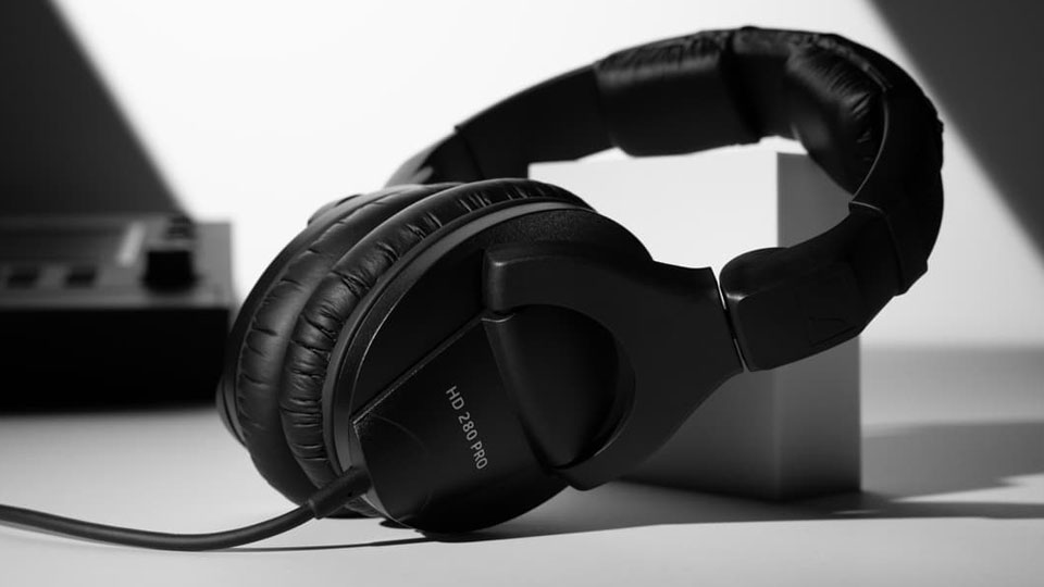 Sennheiser HD 280 Pro Circumaural Closed-Back Monitor Headphones