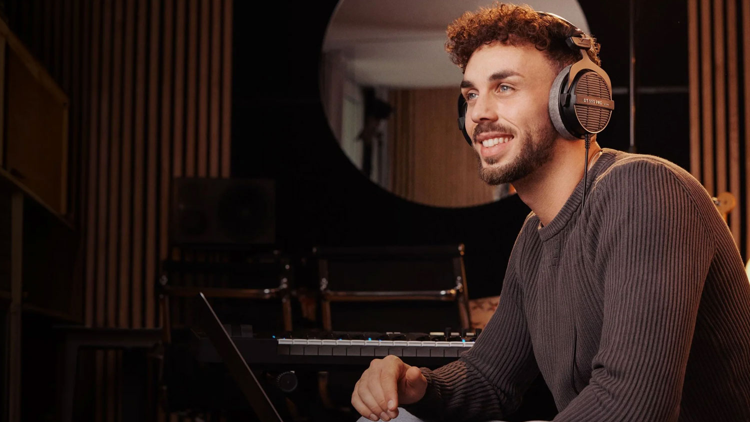 Beyerdynamic DT 990 PRO Studio Headphones