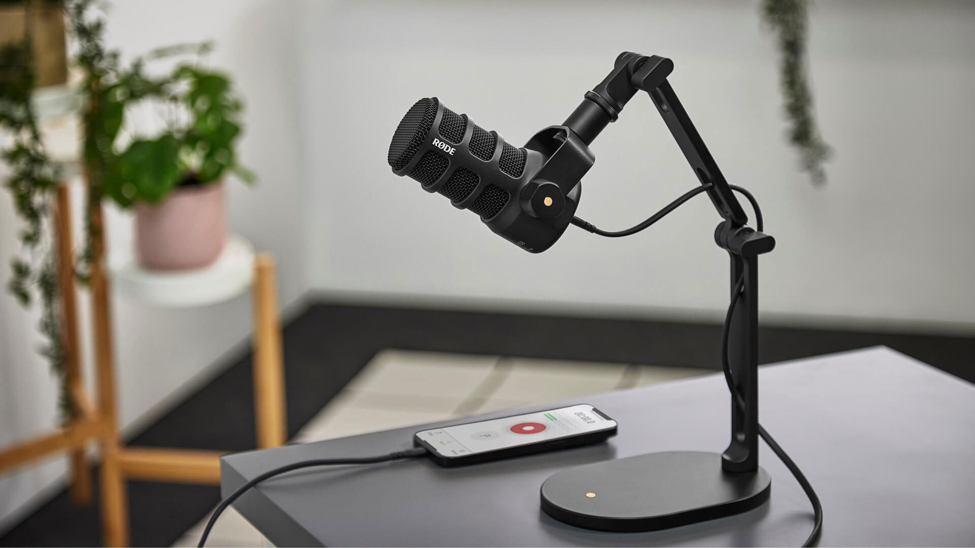 RODE DS2 Desktop Studio Arm for Broadcast Microphones