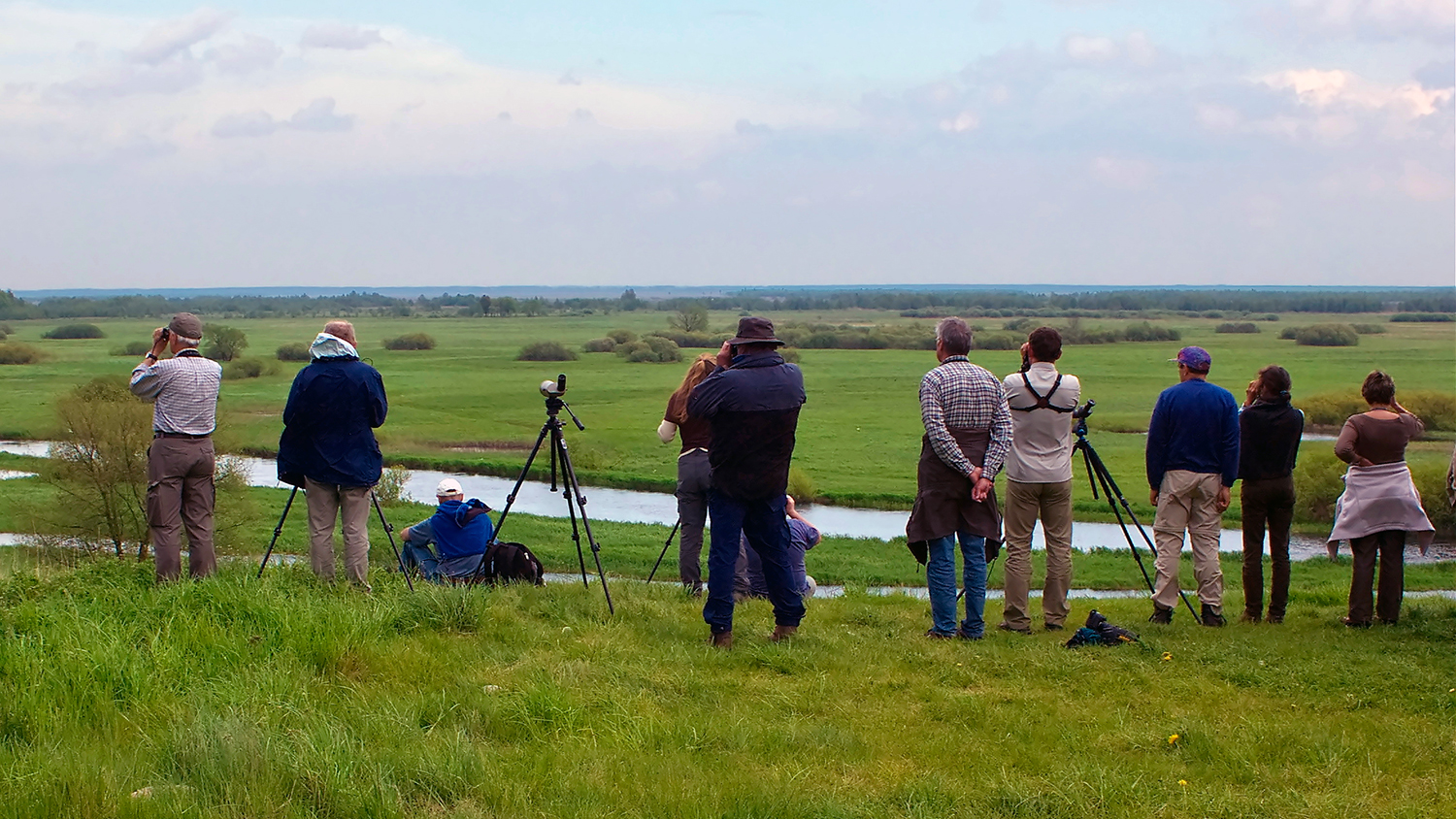 Birding is fun on its own, but birding with other like-minded individuals is a great way of learning new techniques and making new birding buddies for future outings.