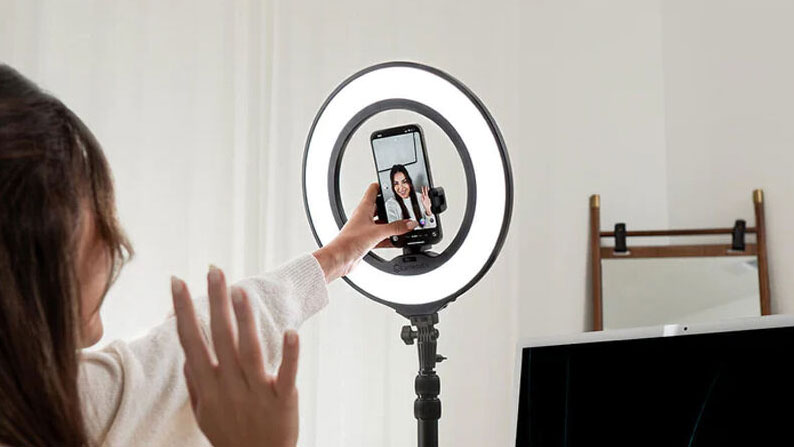Lume Cube Mini Bi-Color LED Ring Light Lume Cube Mini Bi-Color LED Ring Light