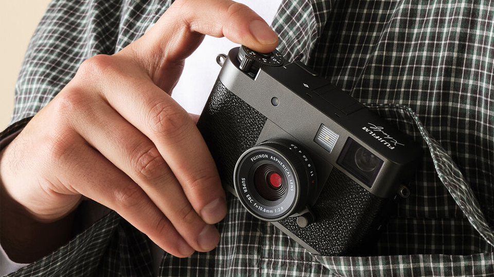 FUJIFILM X half Digital Camera