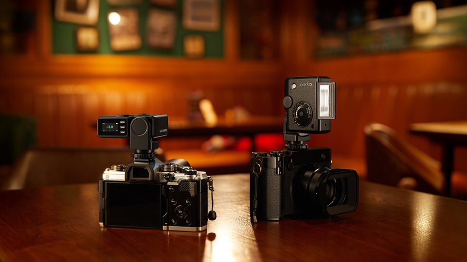 GODOX Lux Junior II Displayed