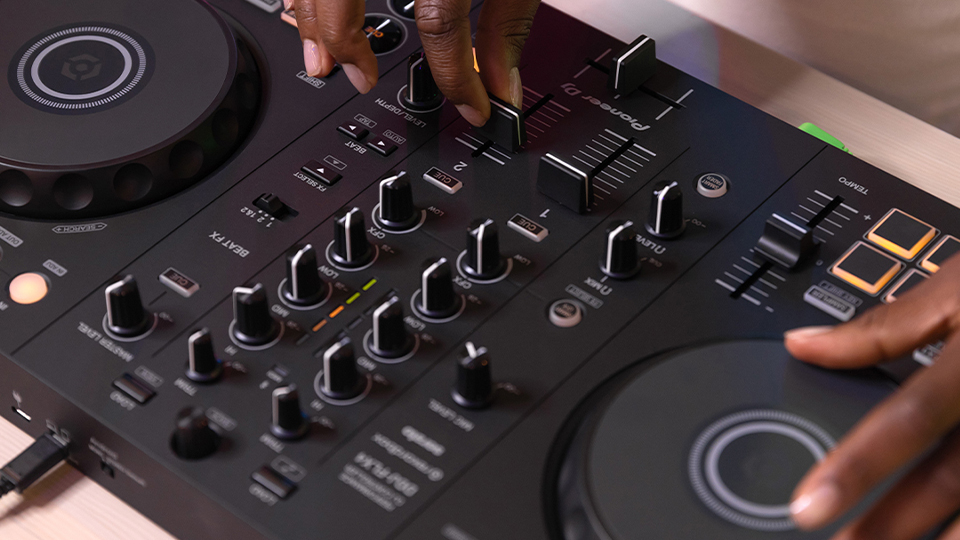 Pioneer DJ DDJ-FLX4 Portable 2-Channel rekordbox DJ and Serato Controller Closeup