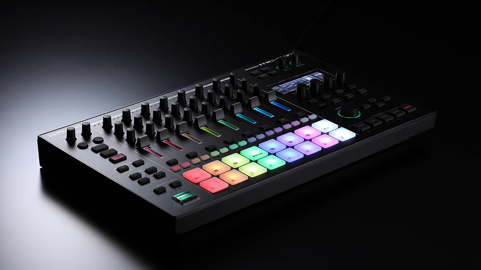 Roland MC 707 GROOVEBOX