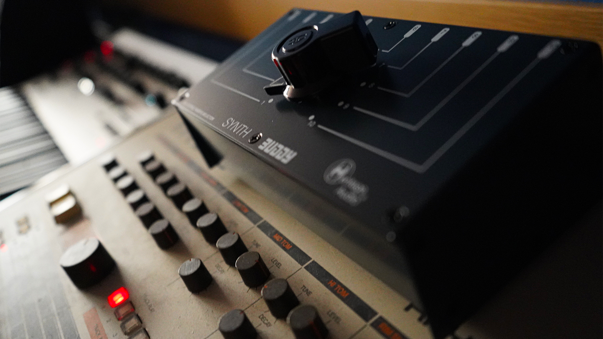 Heritage Audio SYNTH BUDDY Passive 10-to-1 Stereo Passive Desktop Switch