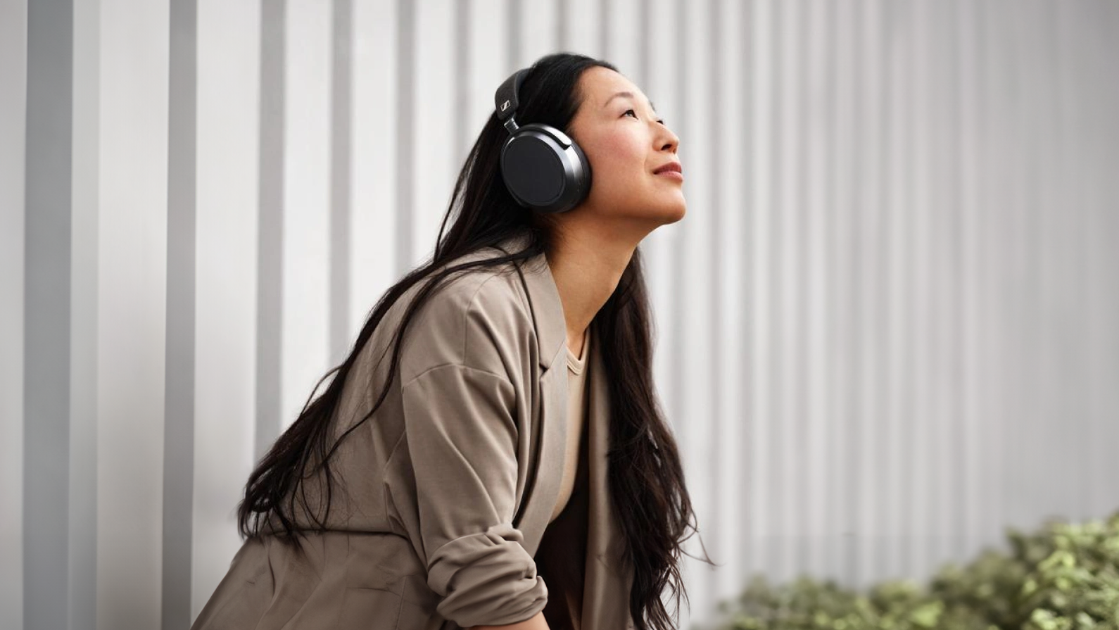 Sennheiser MOMENTUM 4 Headphones
