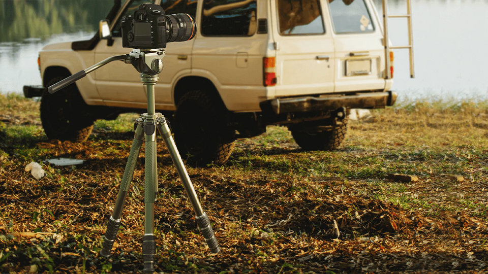 Sirui CT04 Pilot Series Tripod with CT5 Fluid Head Dark Green
