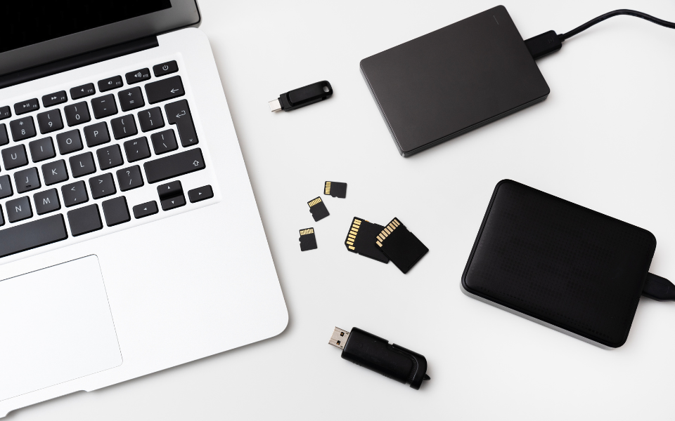 Memory Cards, Hard Drives and Back-Up Solutions Memory Cards, Hard Drives and Back-Up Solutions