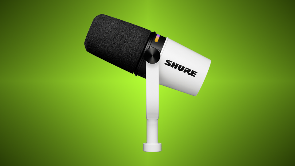 Shure MV7+ in White