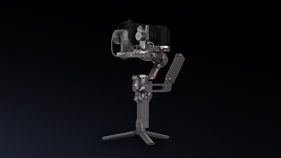 DJI RS 4 with Briefcase Handle & Focus Pro Motor