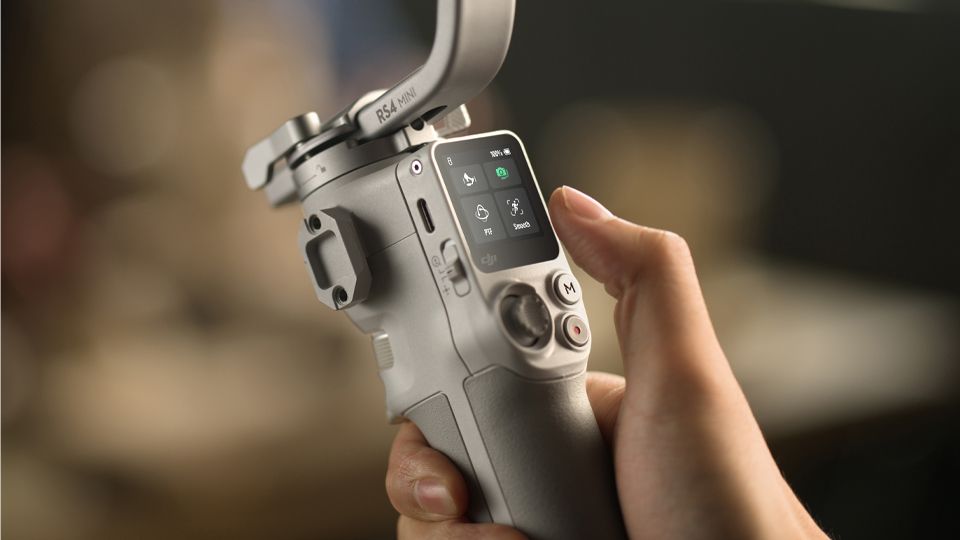 DJI RS 4 Mini Gimbal Stabilizer OLED touchscreen