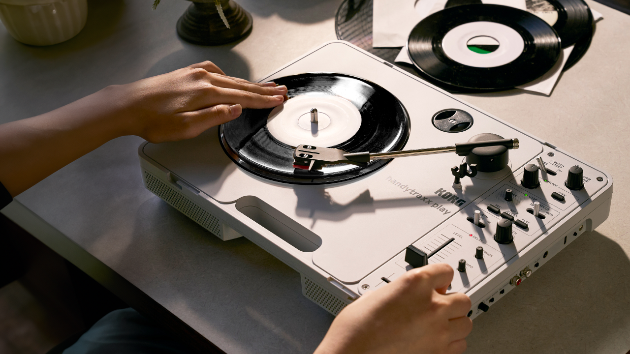Korg handytraxx play Portable Record Player with DJ-Ready Features